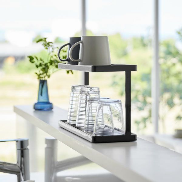 山崎実業 トレー付きジャグボトル＆グラススタンド タワー 2段 tower | キッチン雑貨・タワーシリーズ