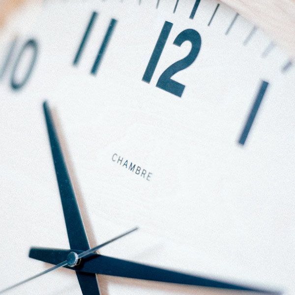 CHAMBRE R-SQUARE CLOCK シャンブル アールスクエアクロック ウォルナット | インテリア雑貨・掛け時計