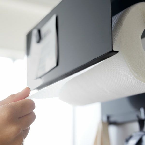 山崎実業 マグネットトレー付きキッチンペーパーホルダー タワー tower | キッチン雑貨・タワーシリーズ