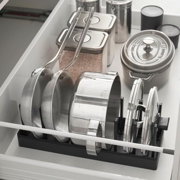 山崎実業 シンク下幅調節鍋蓋＆フライパン収納スタンド タワー tower | キッチン雑貨・タワーシリーズ