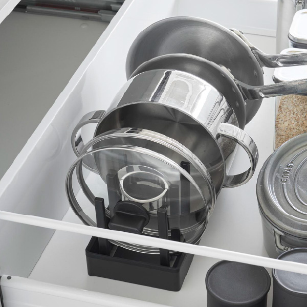 山崎実業 シンク下幅調節鍋蓋＆フライパン収納スタンド タワー tower | キッチン雑貨・タワーシリーズ