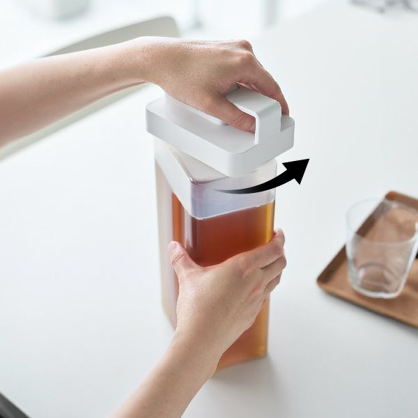 山崎実業 倒して置けてそのまま注げる冷水筒 タワー 2.2L tower | キッチン雑貨・タワーシリーズ