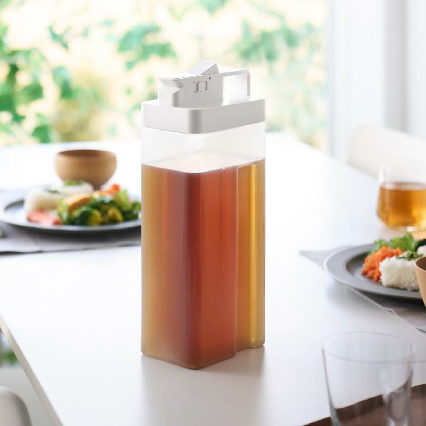 山崎実業 倒して置けてそのまま注げる冷水筒 タワー 2.2L tower | キッチン雑貨・タワーシリーズ